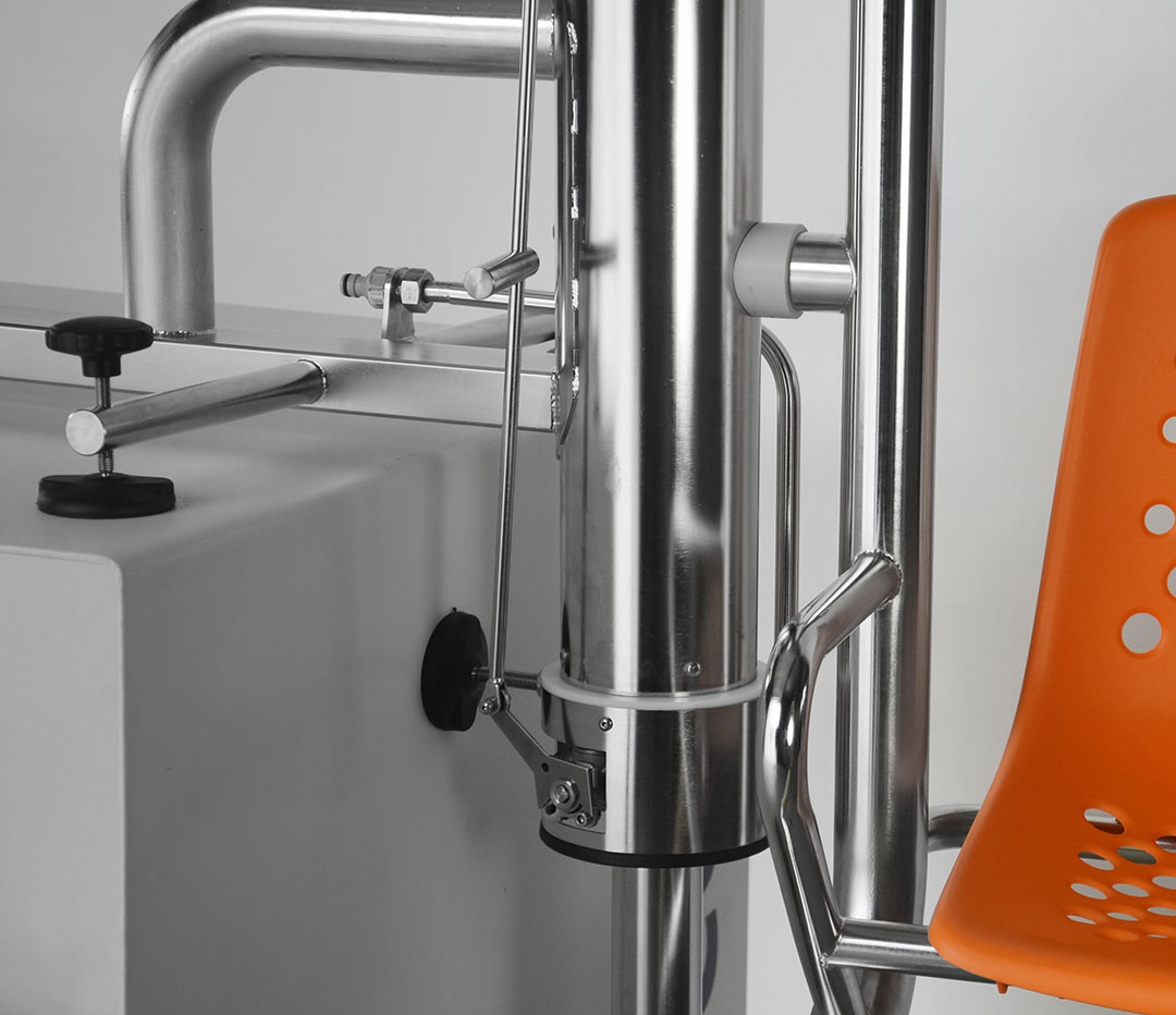 detalle zona central del elevador de piscina